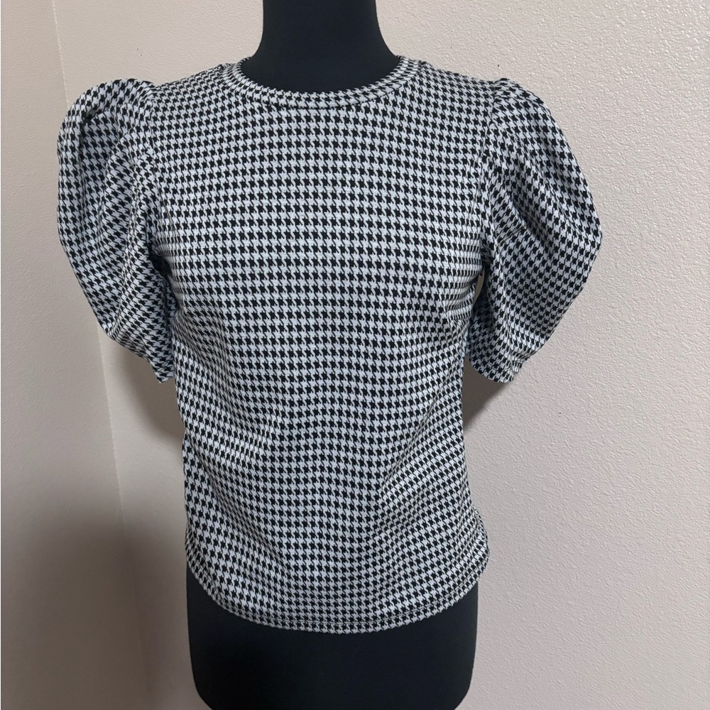 Haute Monde Black & White Houndstooth Puff Sleeve Top